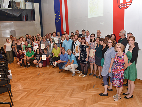 Gruppenbild der PreistägerInnen