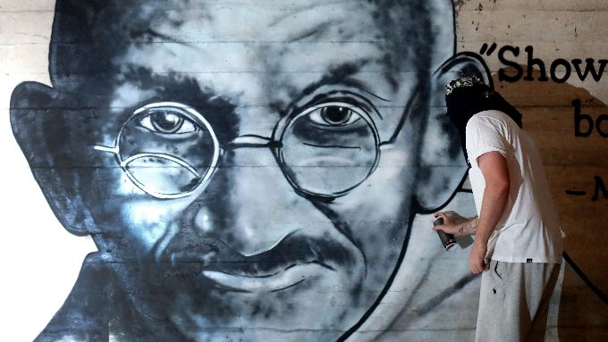 Gandhi - Graffiti im Linzer Hafenbecken