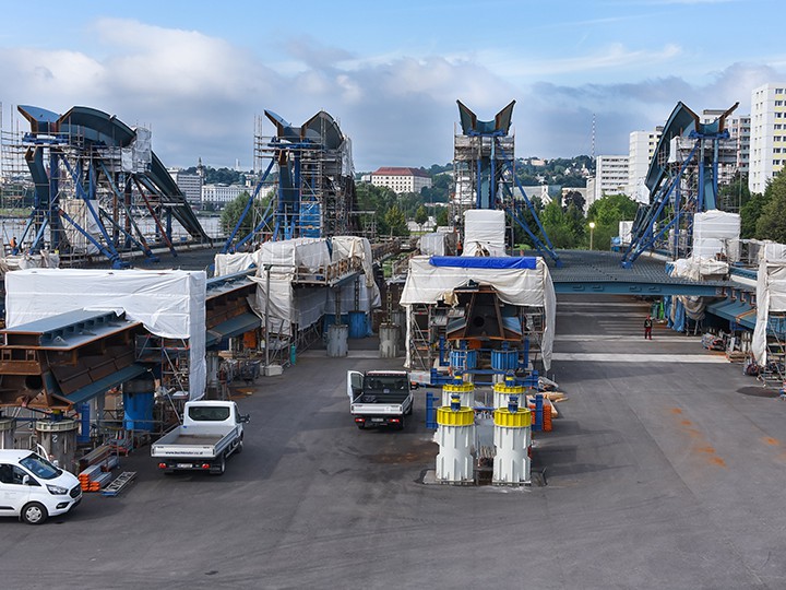 Blick auf die Montagefläche in Richtung Westen.