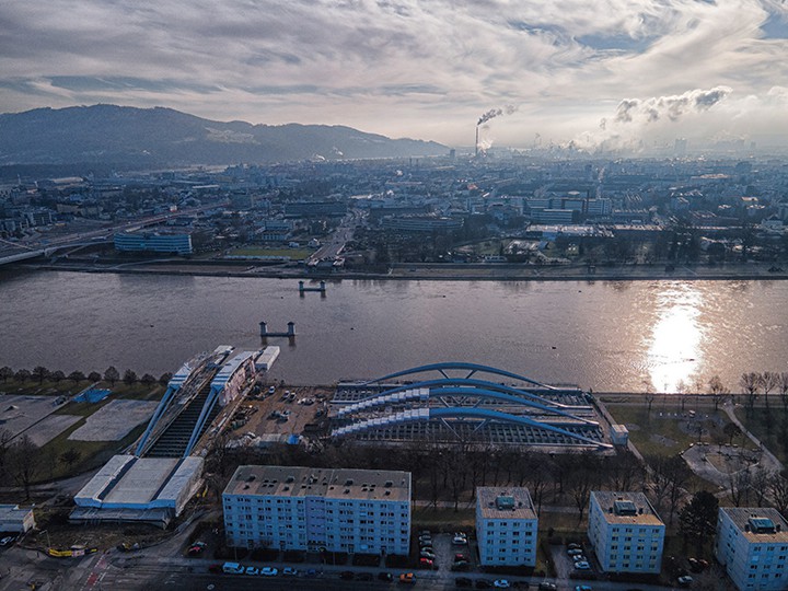Stadt Linz / Heimo Pertlwieser Die Brückenbögen sind bald bereit fürs Einschwimmen.